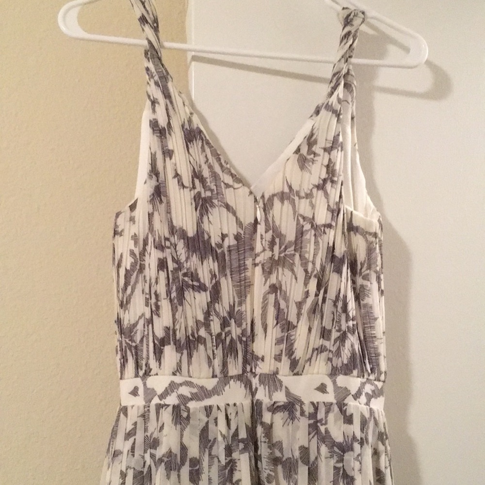 Patterned Pleated Cocktail Dress - Picture 3 of 8